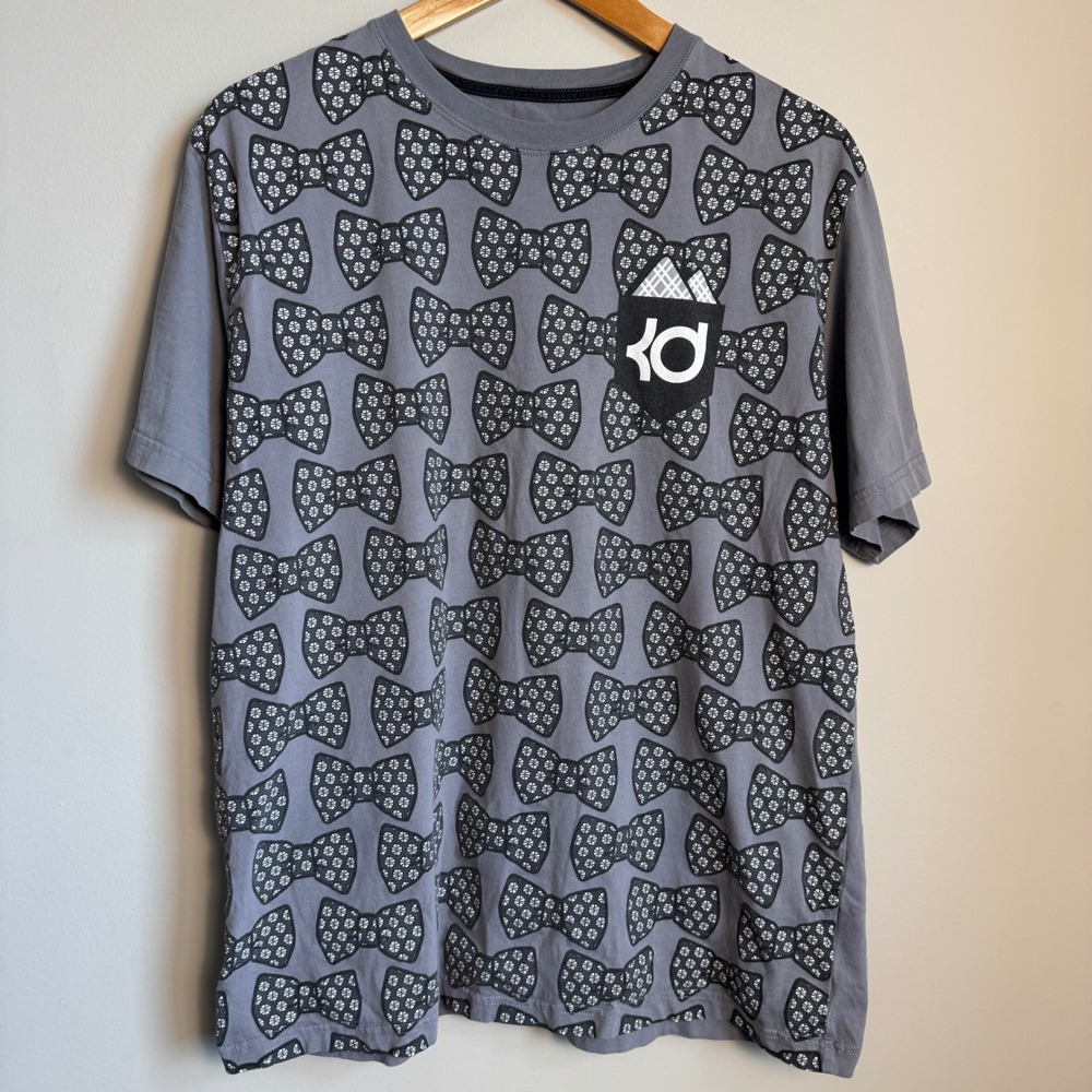 Nike KD Kevin Durant Graphic T-Shirt‎ All Over Print Bow Tie Mens XL